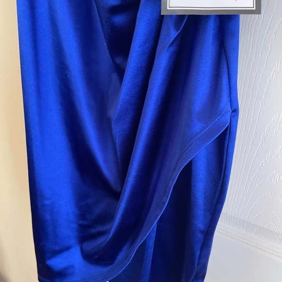 Elegant Blue Satin Dress - Picture 4 of 7